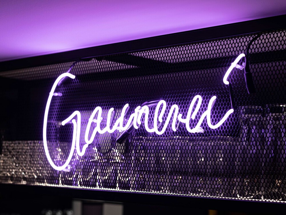 Detail Neon-Schrift Gaunerei Ludwigsburg &ndash; individuelle Gestaltung und Umsetzung von Licht- und Markenkonzepten f&uuml;r Gastronomie in Ludwigsburg/Stuttgart, realisiert durch das Werkskollektiv.